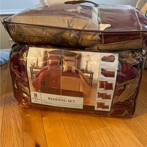 Elegant Comforter Set - Burgundy and Gold